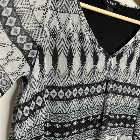 A Byer Womens Size Medium Black Silver Flutter Open Sleeve Blouse Metallic Layer - Picture 4 of 11